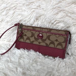 Coach signature zippy wristlet wallet
